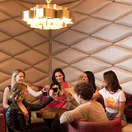 Charlesmark Hotel 